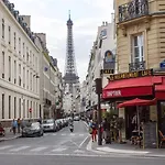 Eiffel Tower - Premium Studio For Couples